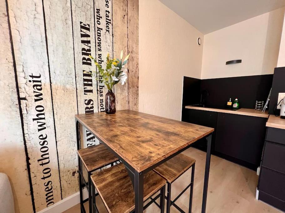 Appartement Climatise 4Prsn Au Pied De La Citadelle Besançon Eksteriør bilde